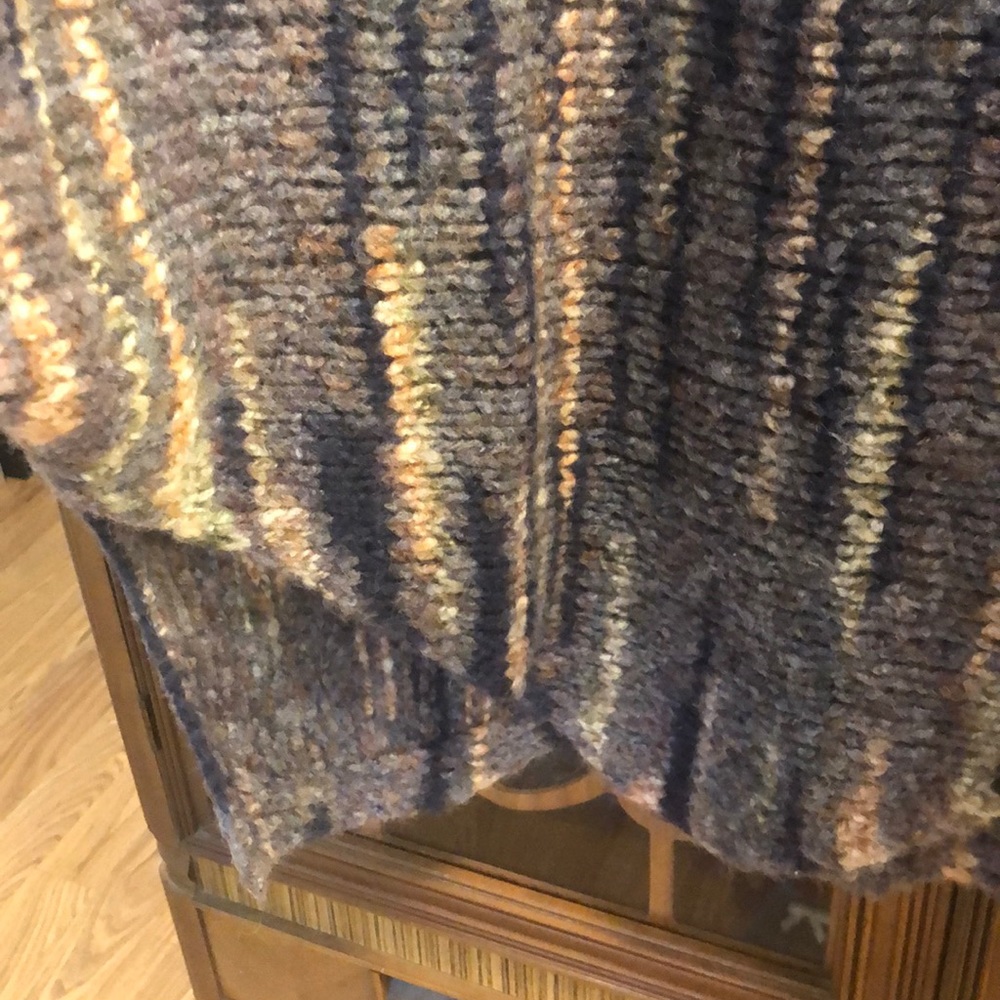 Sweater - Picture 4 of 6
